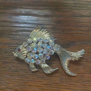 Elegant Vintage Gold Fish Brooch with Crystal Accents